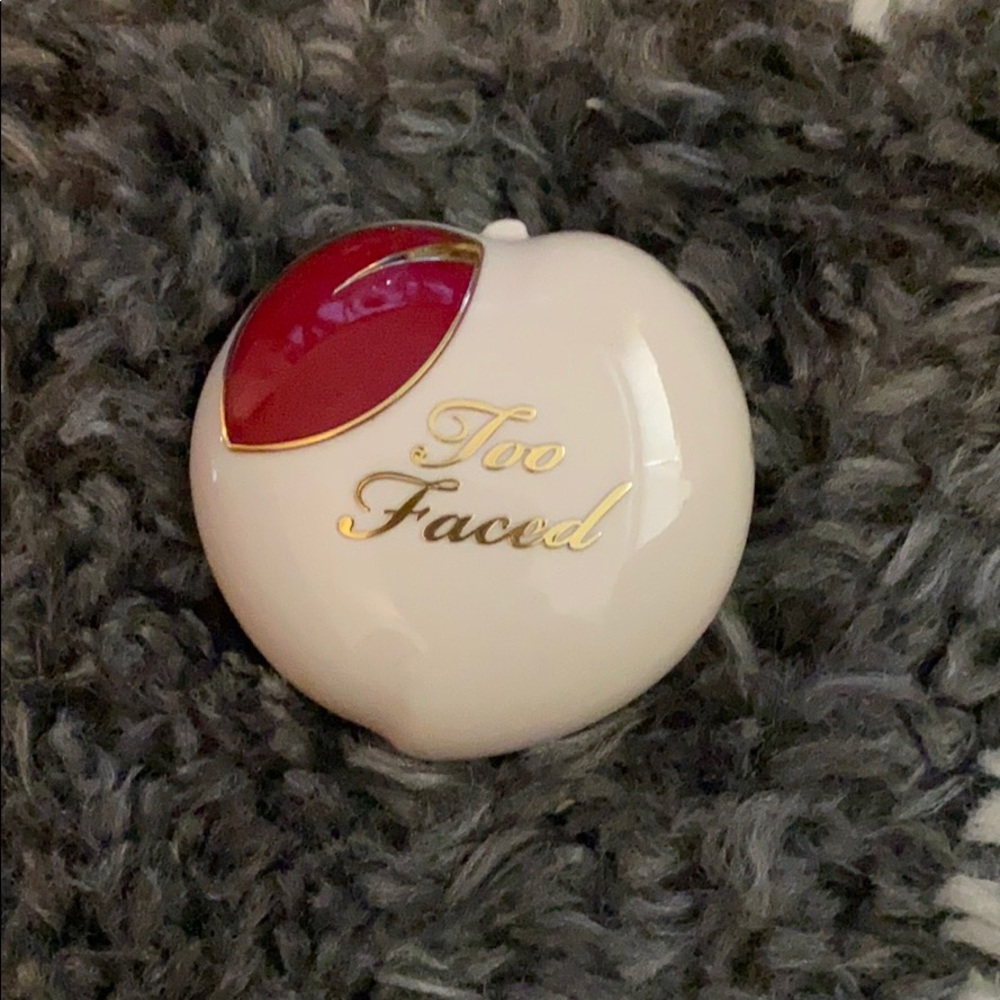 Too faces Melting powder blush